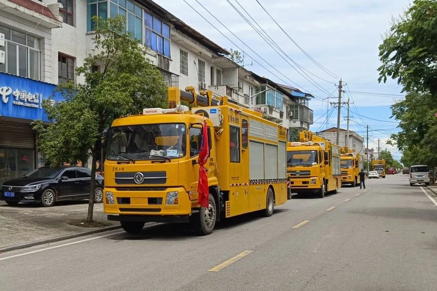 连续奋战又出发 龙8唯一官网环境紧急驰援湘潭涓水决口